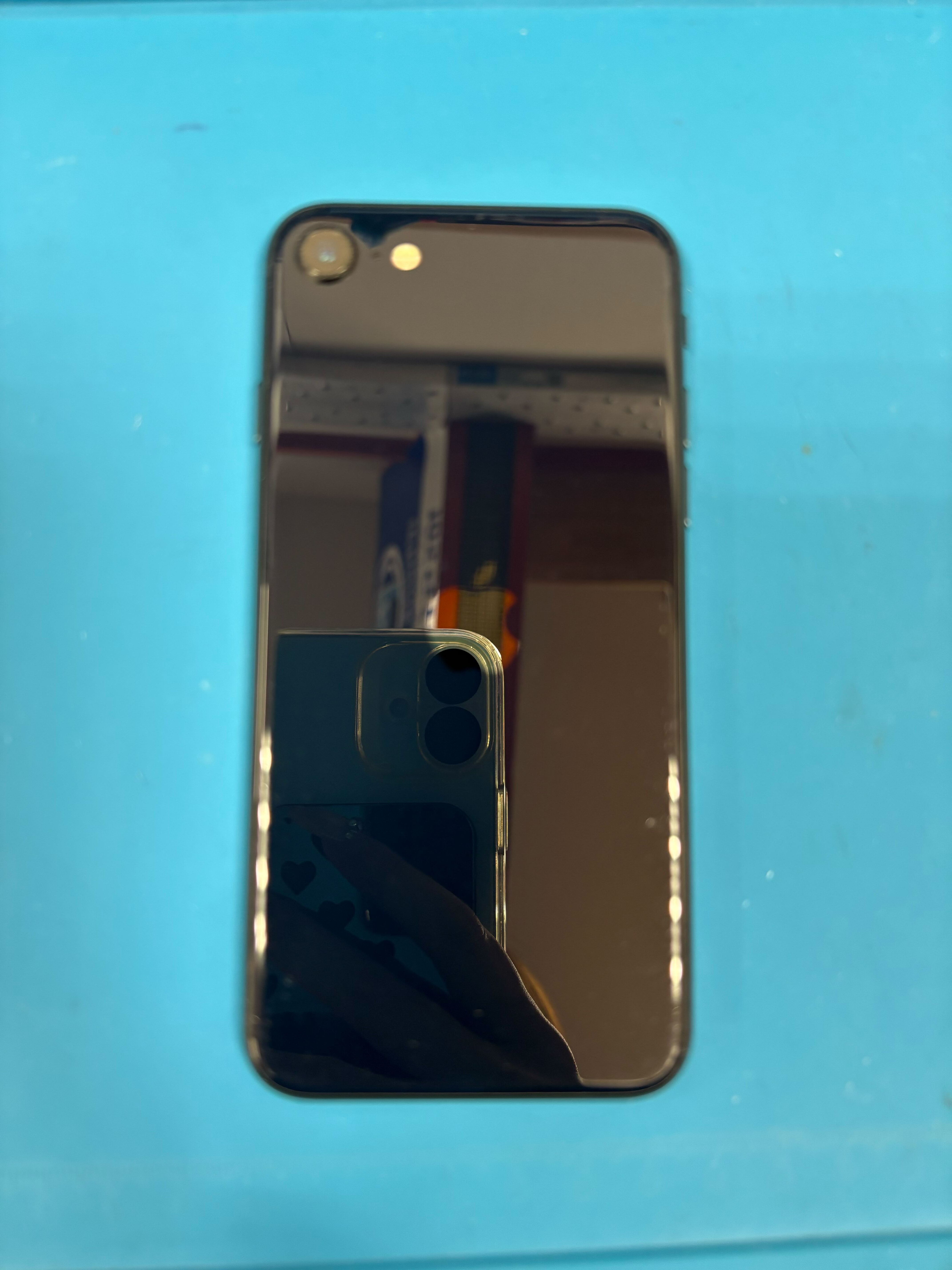 iPhoneSE3 カメラレンズ割れ📱 カメラレンズ交換【イオン豊橋南】